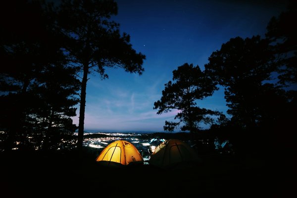 Comment choisir une location de vacances en Inde avec des leçons de yoga et des visites de temples anciens?