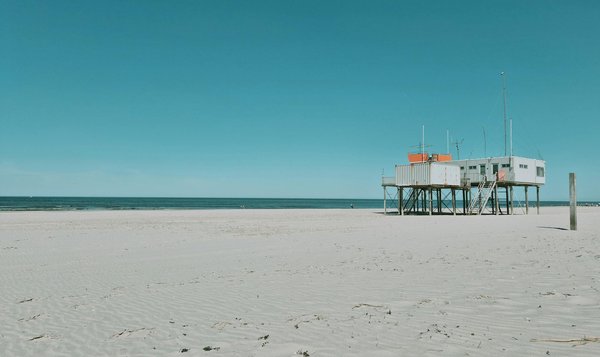 Comment choisir une location de vacances en Dordogne avec des balades en montgolfière et des cours de cuisine périgourdine?