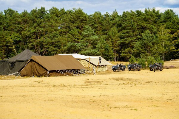 Comment choisir un kit de survie pour un camping en terrain accidenté?