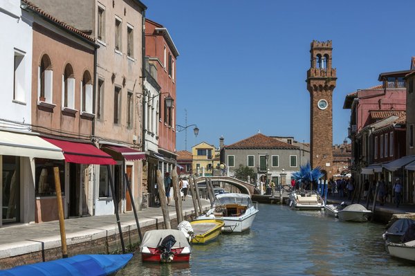Où découvrir l'art du soufflage de verre à Murano, Italie ?